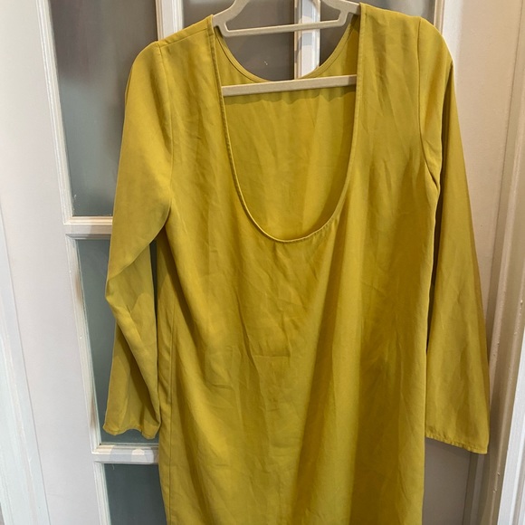 Yellow green mini dress - long sleeve no back - Picture 4 of 4